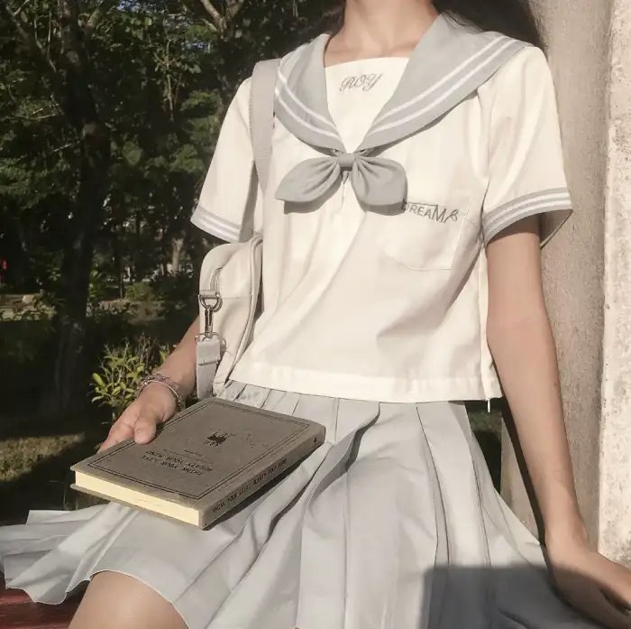 女服务员